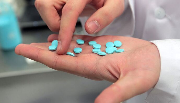 Tomar un medicamento para mejorar la potencia
