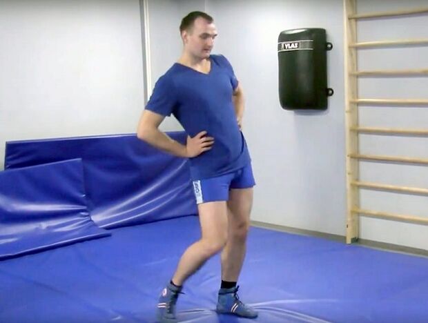 Las rotaciones pélvicas que activan el flujo sanguíneo son un excelente calentamiento previo al entrenamiento.